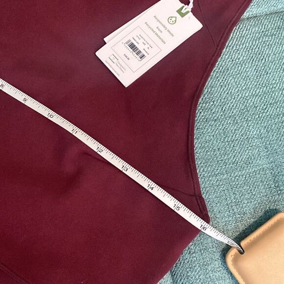 NWT Women’s Tasc Sculptive Crop Tank in Wineberry Sz. XL - Picture 5 of 9